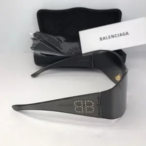 Authentic New BalenciagaMONO MASK SUNGLASSES | BB0122S seen  on Kim Kardashian Balenciaga | Accessories | Authentic New Balenciagamono Mask  main image 4